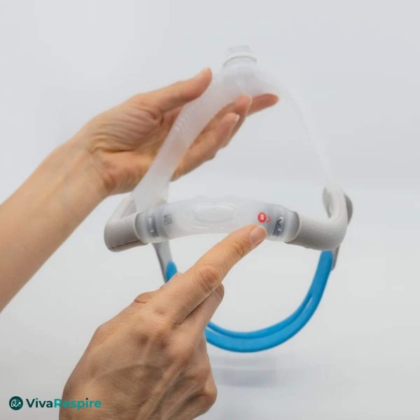 Ajustement des embouts narinaires du ResMed AirFit P30i
